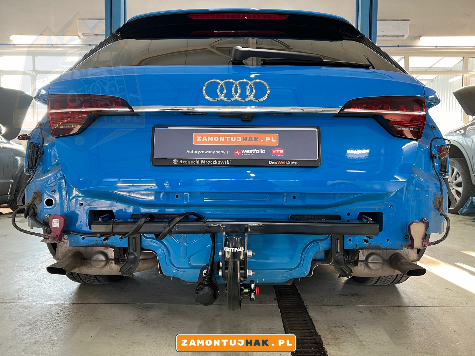 305447600001 Montaż haku holowniczego Westfalia w Audi A4 zdjęcia z montażu 